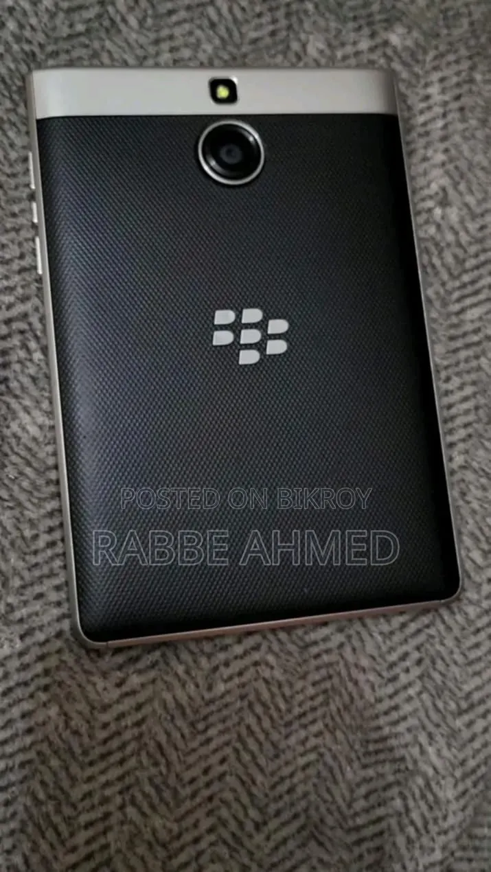 New BlackBerry Passport 32 GB Silver