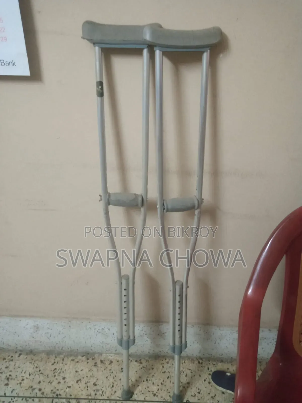 স্টিলের ক্র‍্যাচ। পা ভাঙার কারণে কেনা হইসিল, ইউজ হয়নি। নতুনই আছে।