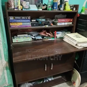 স্টাডি টেবিল