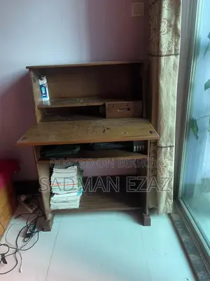 ফোল্ডেবল কাঠের টেবিল