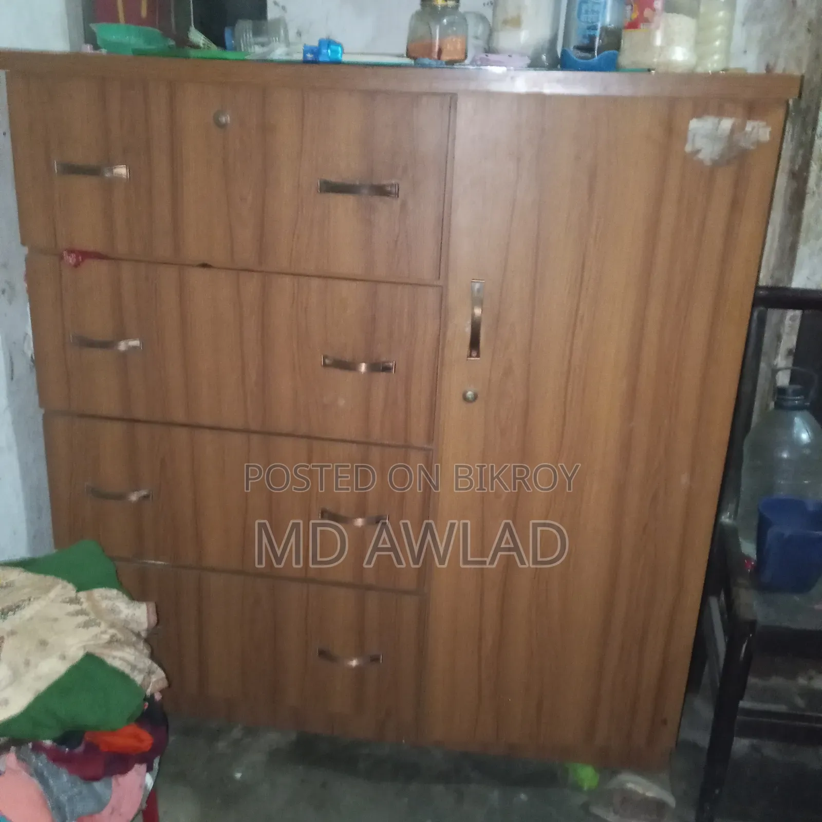 কিছু ফার্নিচার বিক্রি হবে