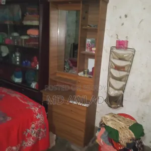 কিছু ফার্নিচার বিক্রি হবে