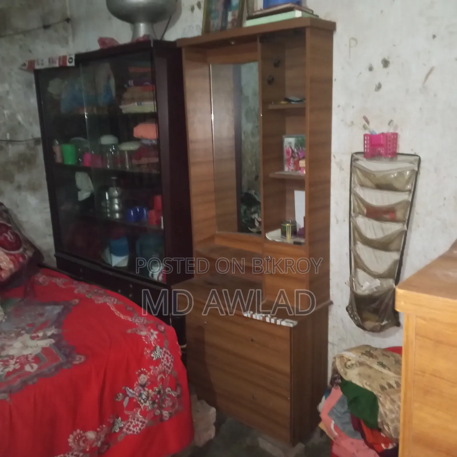 কিছু ফার্নিচার বিক্রি হবে