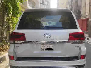Toyota Land Cruiser 4.5 V8 VXR 2015 White