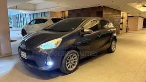 টয়োটা অ্যাকুয়া ২০১৩ গ্রে