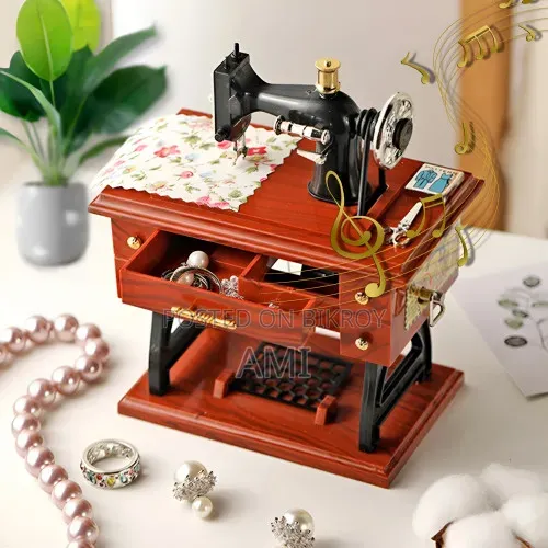 Vintage Sewing Machine Shoopice