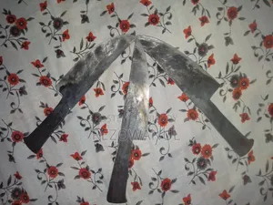 Knife for skinning cow hides