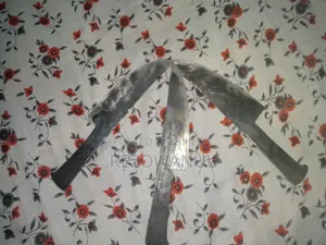 Knife for skinning cow hides