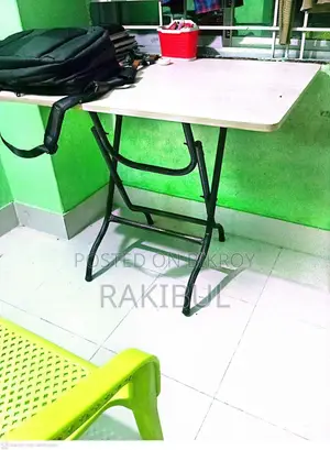 ব্যবহৃত স্টাইলিশ চেয়ার এবং ফোল্ডেবল টেবিল