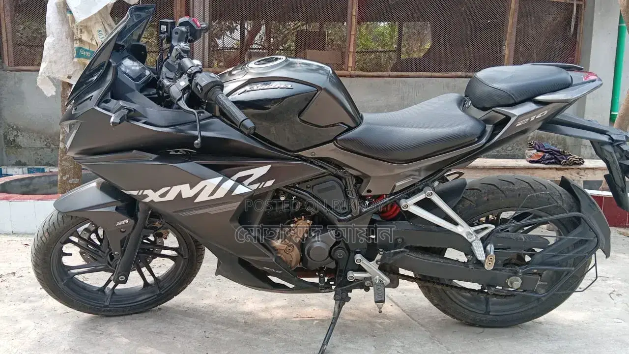 Hero Karizma XMR 210 2023 Black