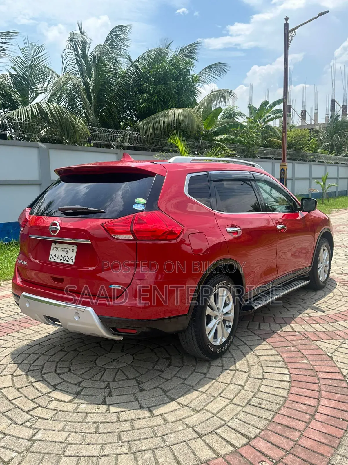 Nissan X-Trail 2.0 Petrol AWD 2013 Red
