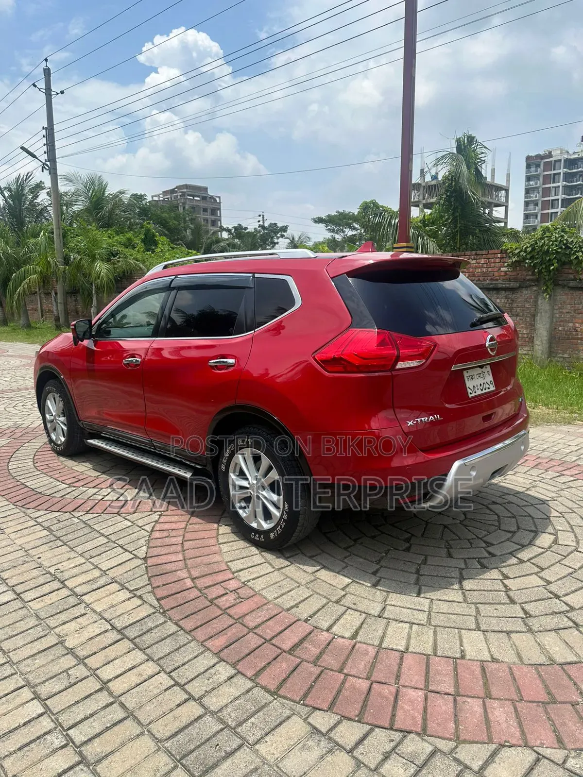 Nissan X-Trail 2.0 Petrol AWD 2013 Red