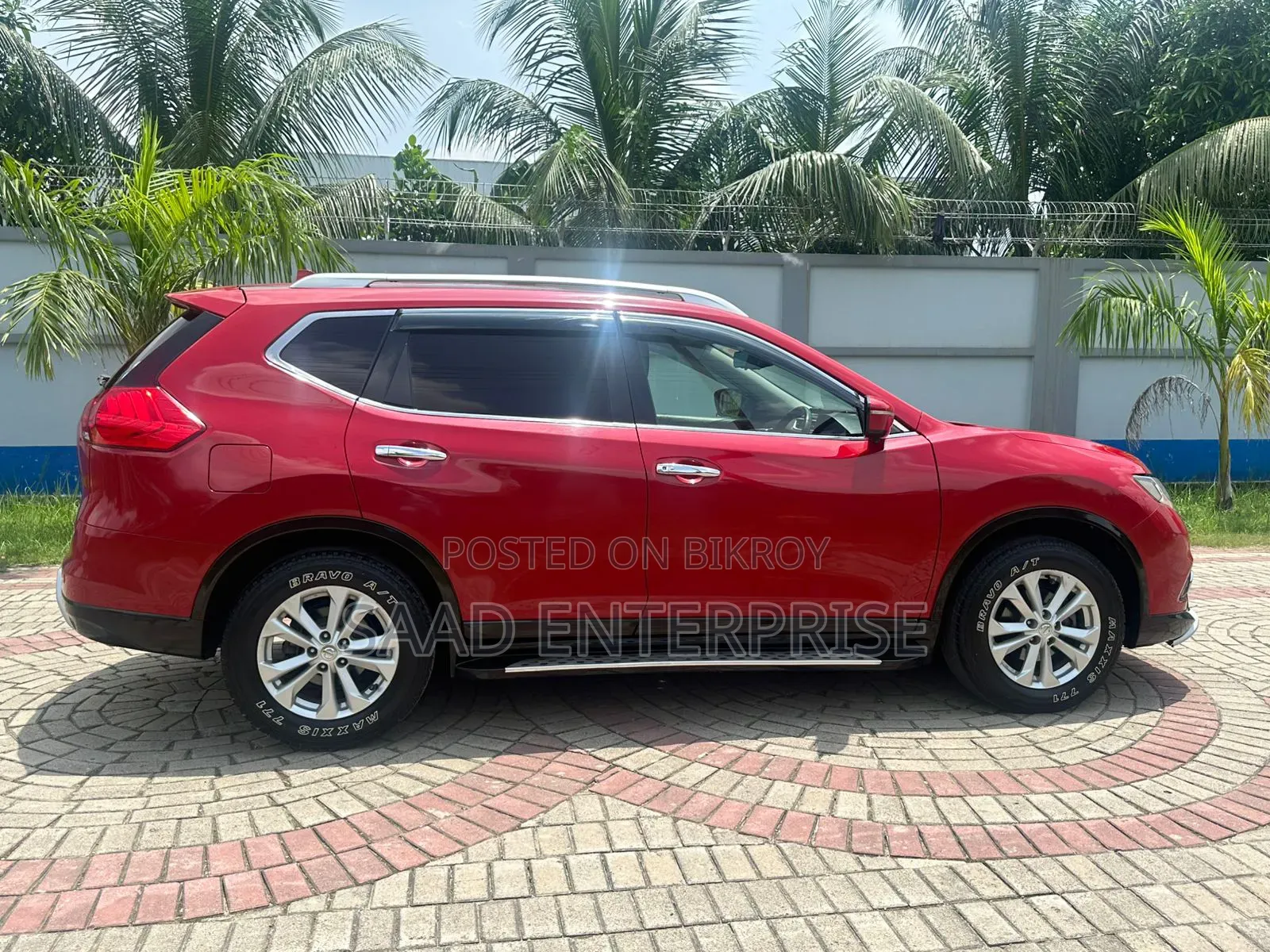 Nissan X-Trail 2.0 Petrol AWD 2013 Red