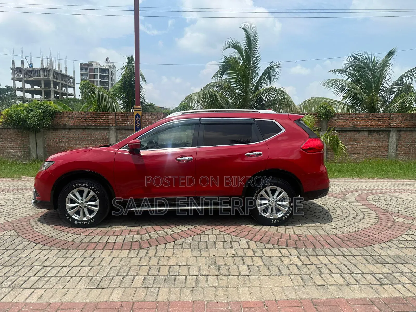 Nissan X-Trail 2.0 Petrol AWD 2013 Red