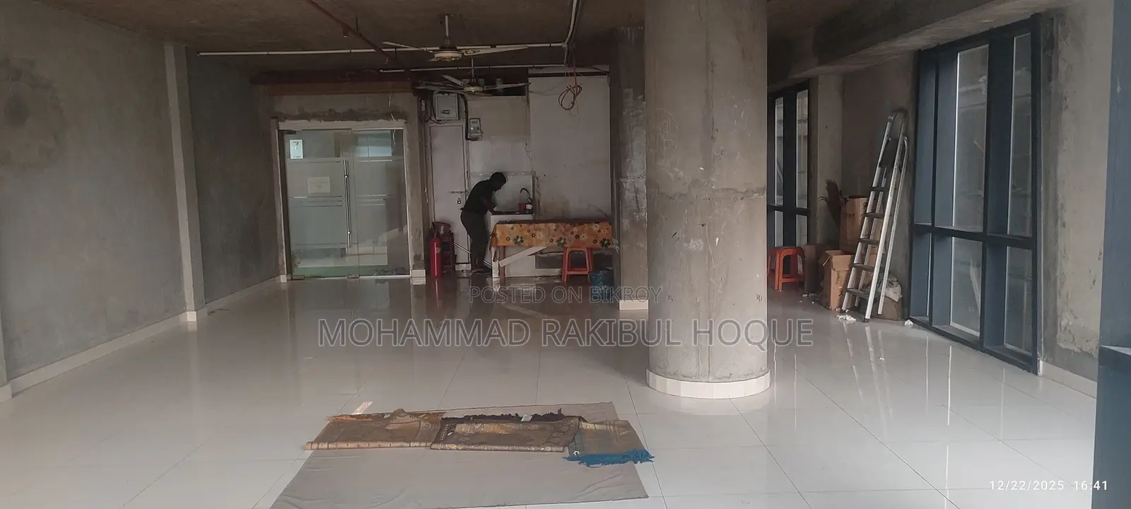 ভাড়ার জন্য বাণিজ্যিক অফিস স্পেস