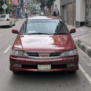 টয়োটা করিনা ১.৫ এফডব্লিউডি সেডান ২০০০ লাল
