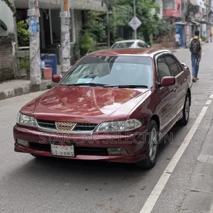 টয়োটা করিনা ১.৫ এফডব্লিউডি সেডান ২০০০ লাল