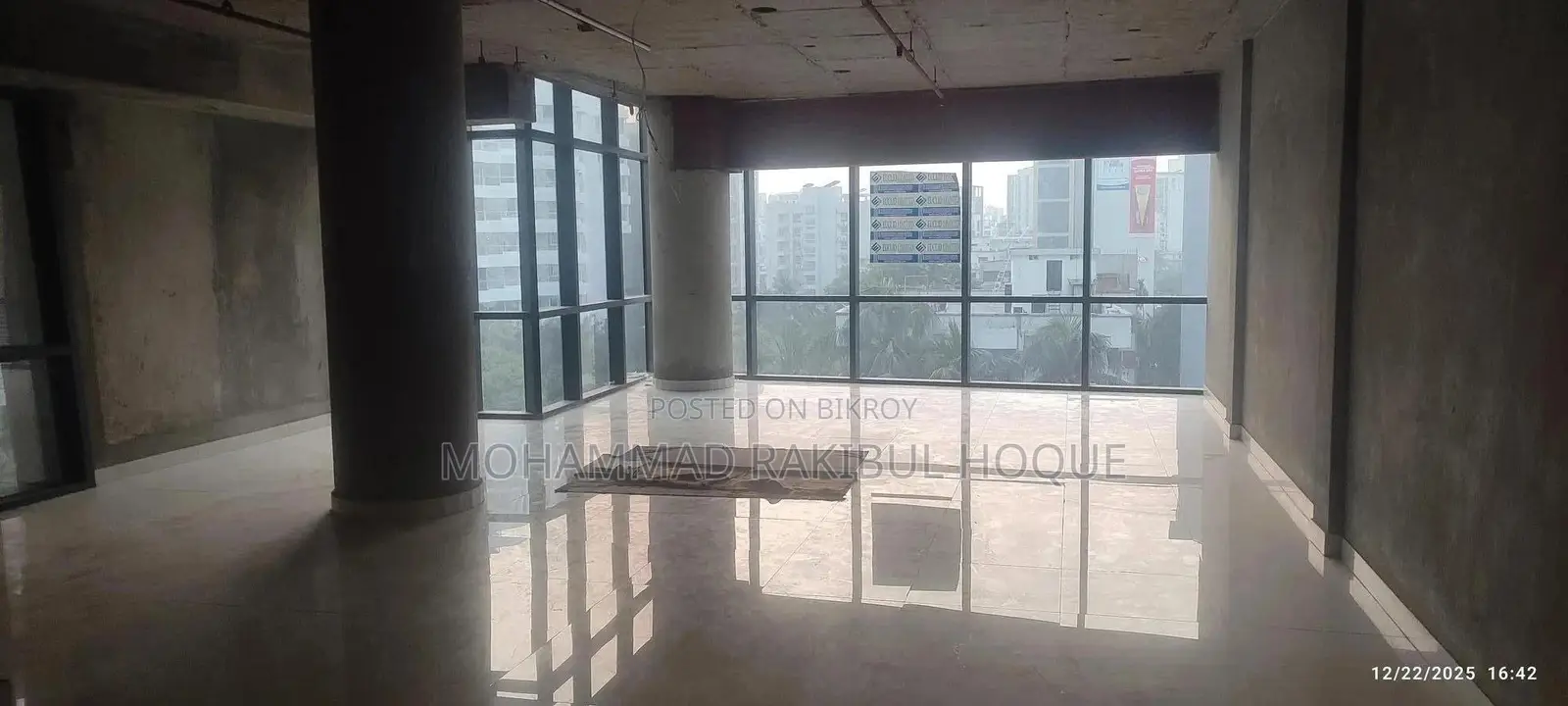 ভাড়ার জন্য বাণিজ্যিক অফিস স্পেস