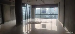 ভাড়ার জন্য বাণিজ্যিক অফিস স্পেস