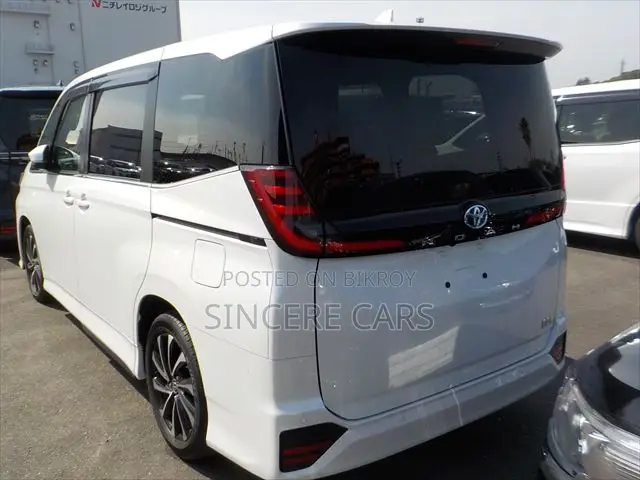 Toyota Noah 2023 Pearl