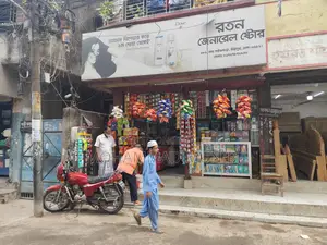 প্রাইম লোকেশনে কমার্শিয়াল স্পেস ভাড়া (৯৫০/১৩০০ Sft)