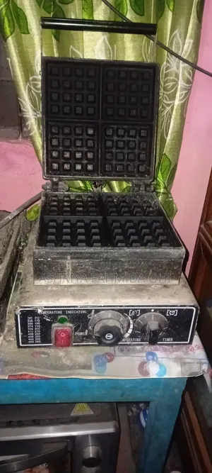 Commercial Waffle Machine