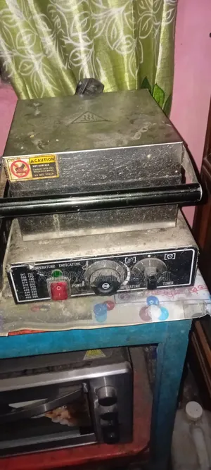 Commercial Waffle Machine