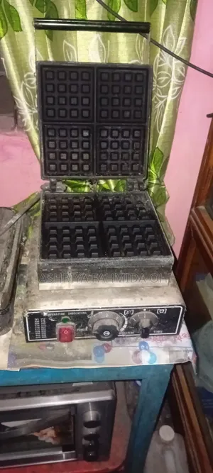 Commercial Waffle Machine