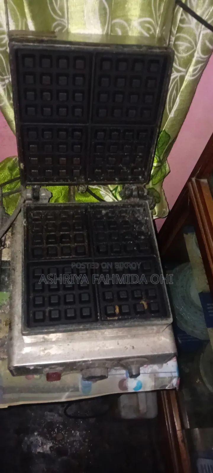 Commercial Waffle Machine