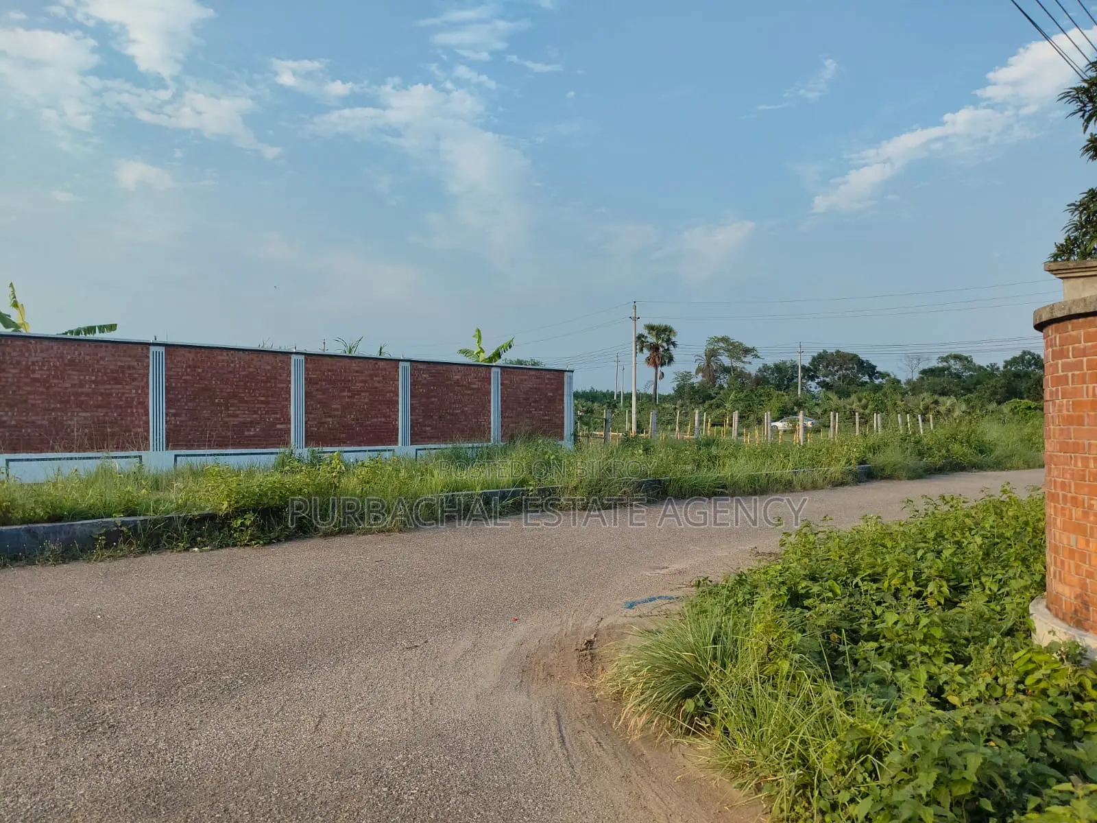 ১৬০ ফুটের কাছে, দক্ষিণমুখী, সেক্টর ৫-এ ৩ কাঠা জমি