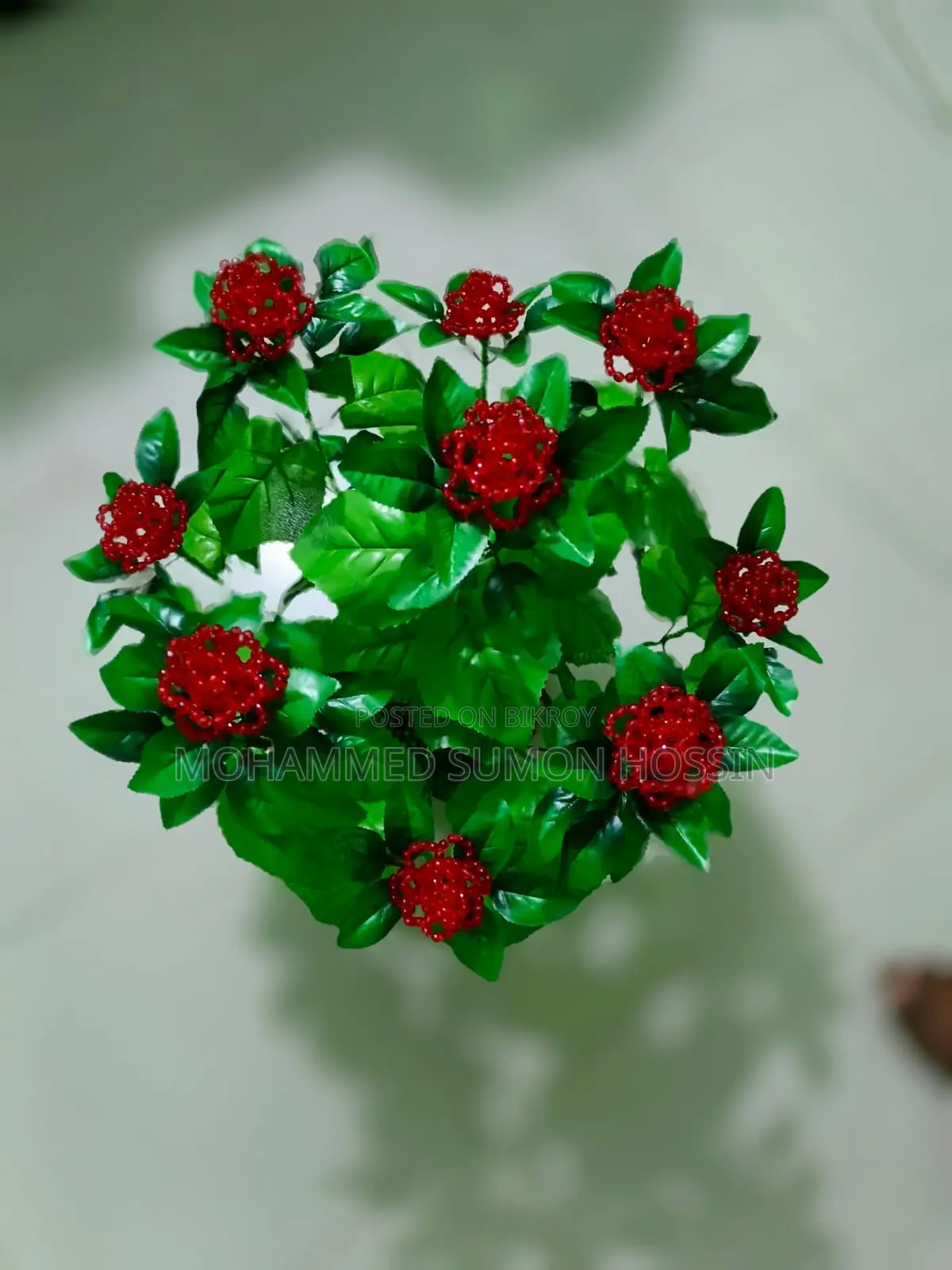 পুঁতির তৈরি গোলাপ গাছ