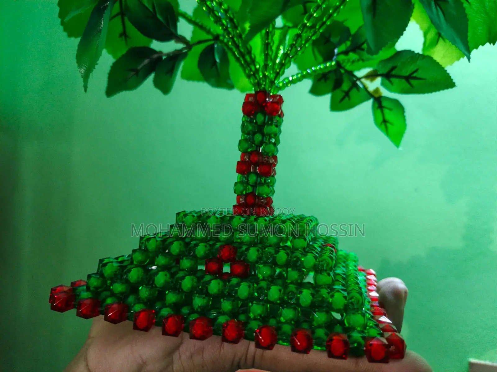 পুঁতির তৈরি গোলাপ গাছ