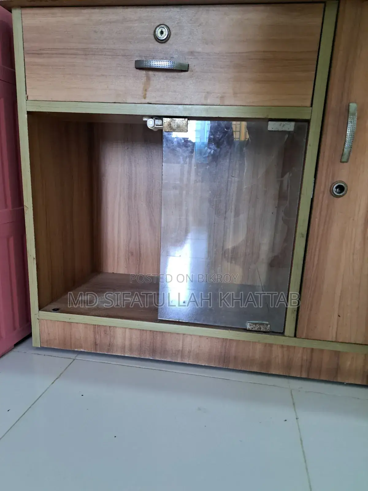 ড্রেসিং টেবিল