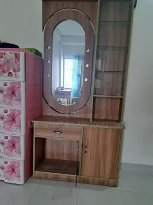 ড্রেসিং টেবিল