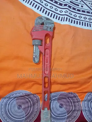 একটি পাইপ রেঞ্চ বিক্রি করতে চাই