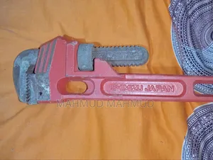 একটি পাইপ রেঞ্চ বিক্রি করতে চাই
