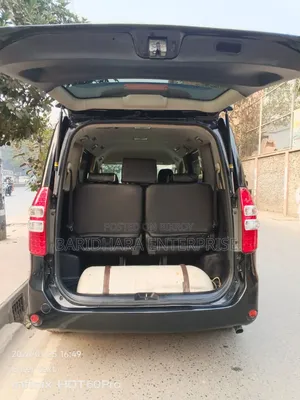 Toyota Noah 2.0 143hp YY FWD (5 Seater) 2012 Black