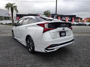Toyota Prius 2021 Pearl