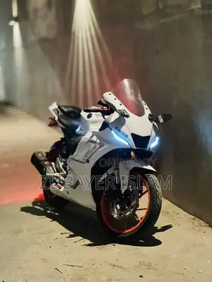 R15 Looking Glass