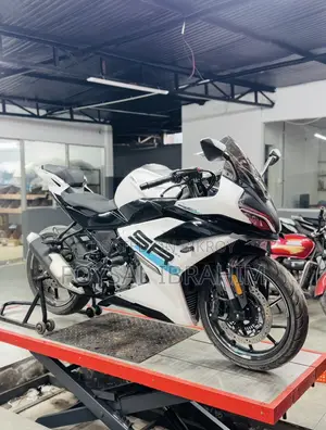 CFMoto 300SR 2026 White