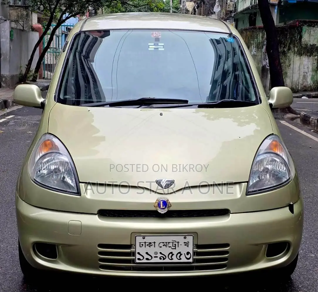 Toyota Fun Cargo 1999 Gold