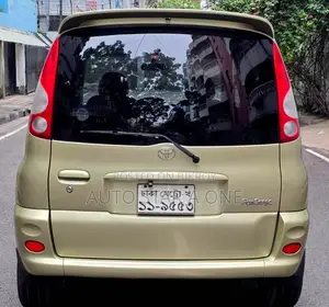 Toyota Fun Cargo 1999 Gold