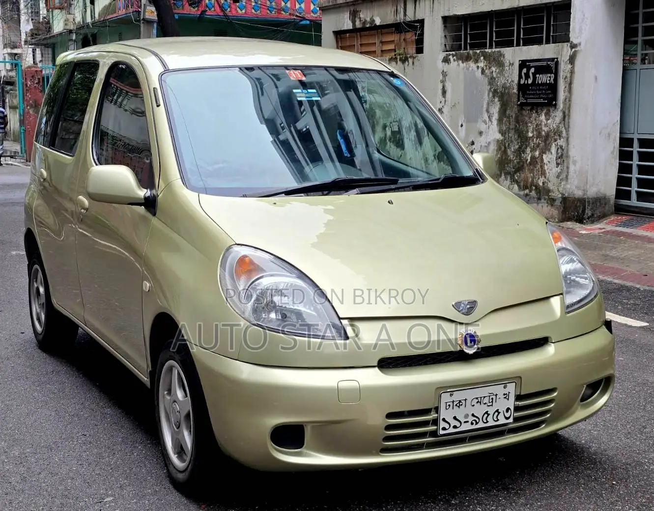 Toyota Fun Cargo 1999 Gold