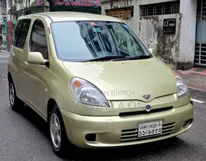 Toyota Fun Cargo 1999 Gold