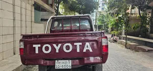 Toyota Hilux 2003 Red