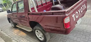 Toyota Hilux 2003 Red