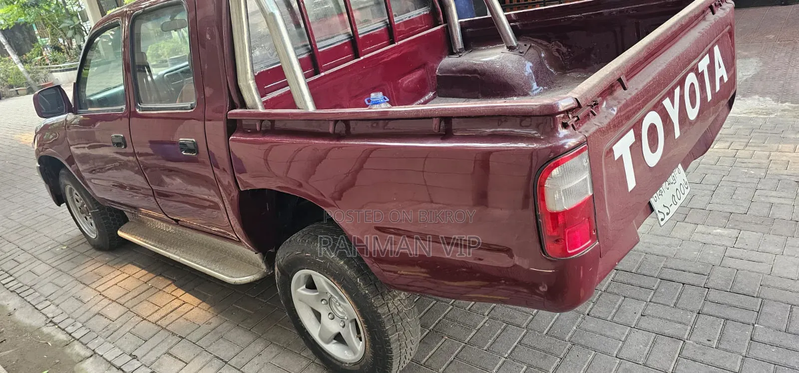 Toyota Hilux 2003 Red