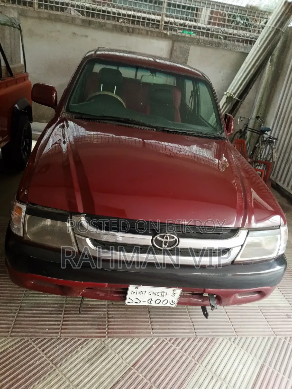Toyota Hilux 2003 Red