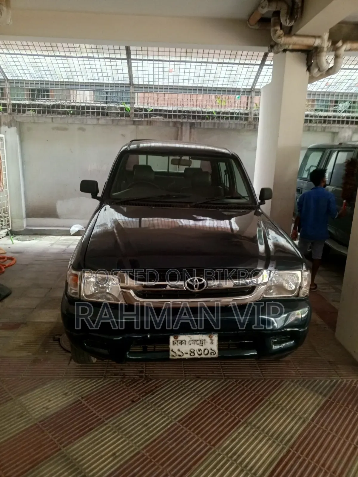 Toyota Hilux 2001 Black