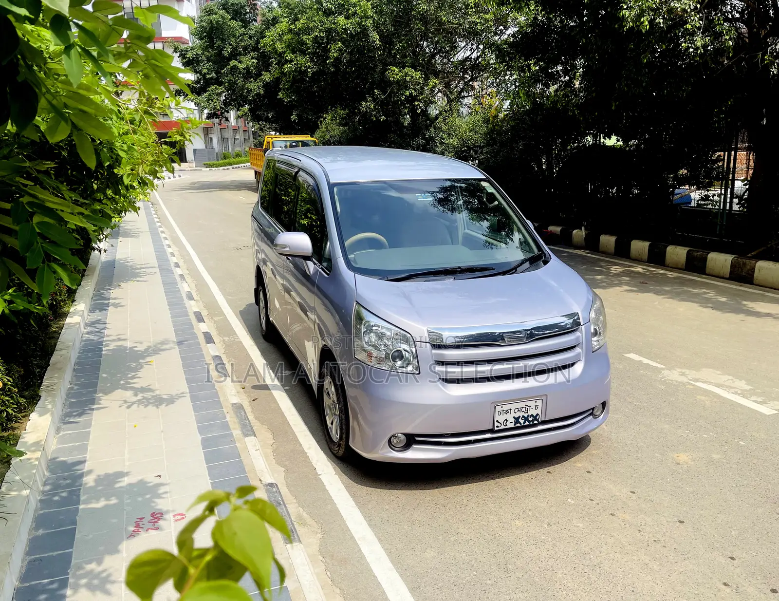 Toyota Noah 2009 Purple